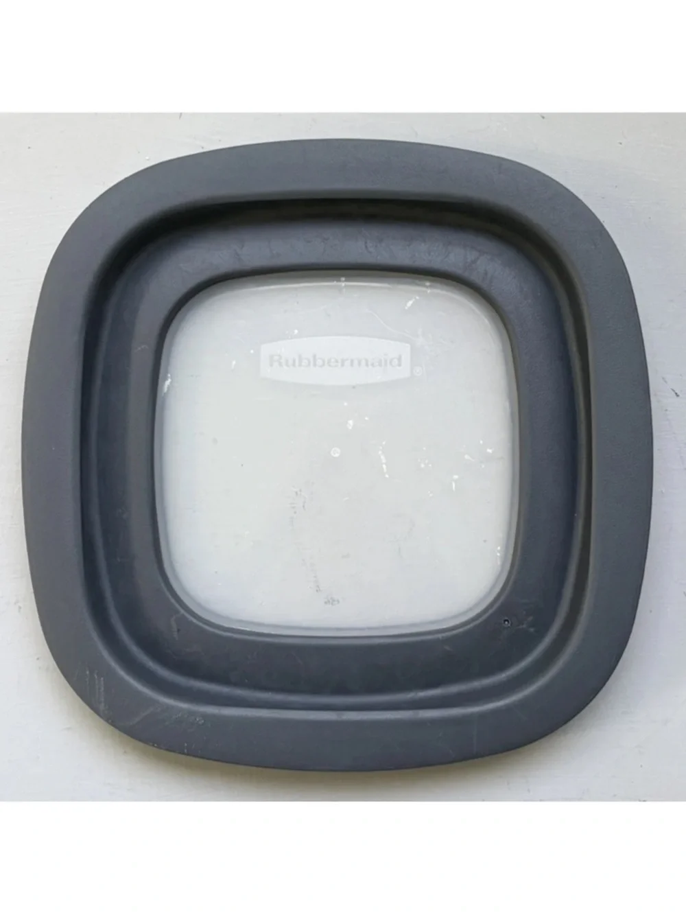 Rubbermaid Glass Storage Container 5.5 Cup/1.3 Liter with Black Lid 7N64